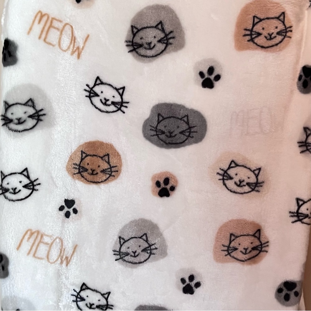 Berkshire Pet Collection Cat Throw Blanket - Picture 4 of 4